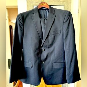 Tommy Hilfiger stylish men’s off black suit,worn once and in excellent condition